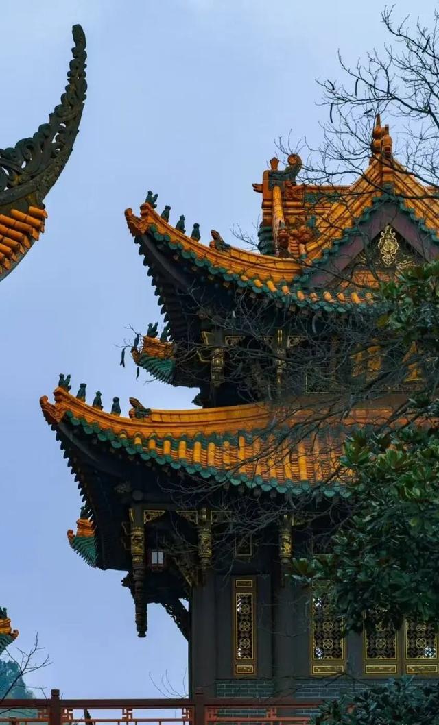爆火！高铁1.5h！好吃不输乐山，安逸不差成都！这座火遍全国的川南小城是时候被挖掘！
