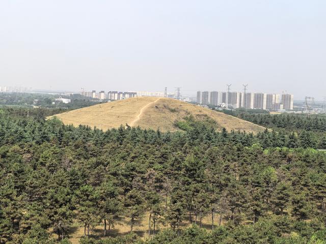 西汉11帝陵都在西安及咸阳，刘邦的长陵中吕后墓冢凸显其历史地位