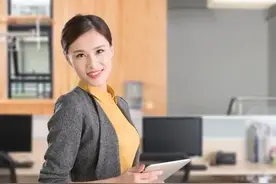 犯难了！农商行和乡镇公务员究竟哪个好？如何选择图片