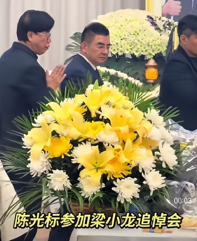 一场追悼会	，戳穿了梁小龙在香港的真实地位，原来成龙没说谎！