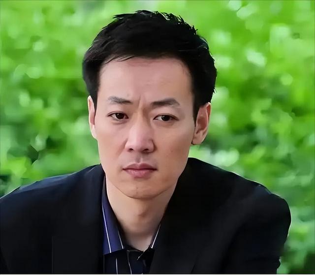 朱媛媛去世不到1年，52岁辛柏青现身春晚彩排，恶心的一幕出现了