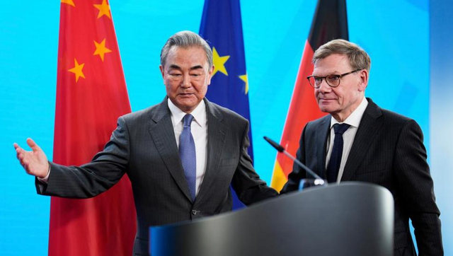 德国外长急电北京求和，王毅外长翻出旧账，一句话亮清对德红线