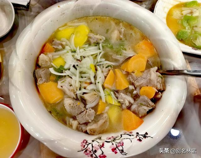 自驾新疆，从那拉提经独库公路到达库车，游玩库车大峡谷（7）