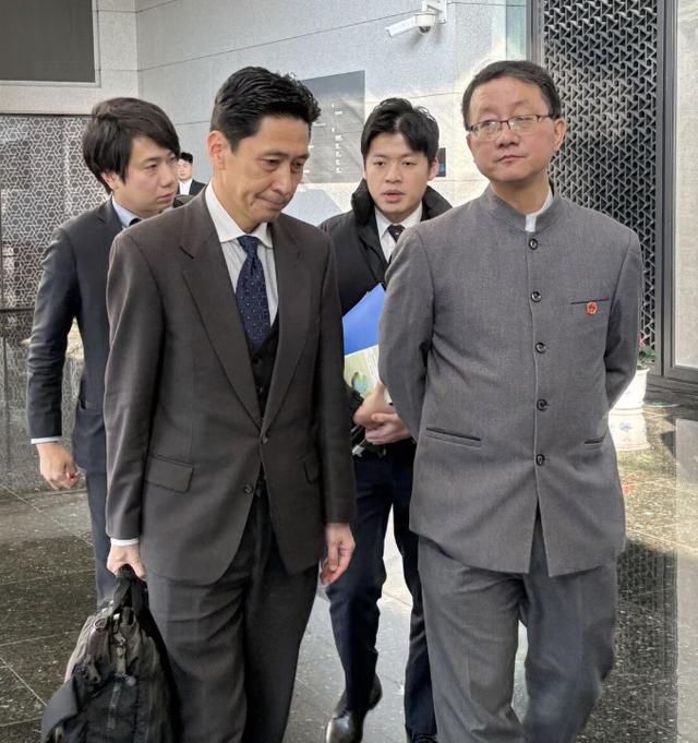 高市还没道歉	，日本先找上事了？日方通知中国：必须解释这件事