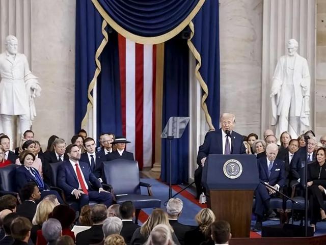 历史开了个玩笑，先倒下的不是乌克兰，而是百年中立的瑞士？