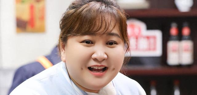 钱赚够了不装了？退出春晚销声匿迹的贾玲，如今下场令人唏嘘