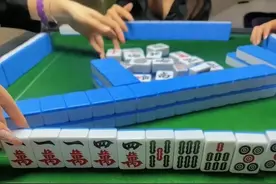 打麻将稳赢不输的舍牌技巧，高手都是这样赢牌的。图片