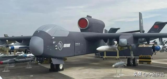 比歼10还大？“九天”无人机携300巡飞弹首飞，关岛要变清道夫了