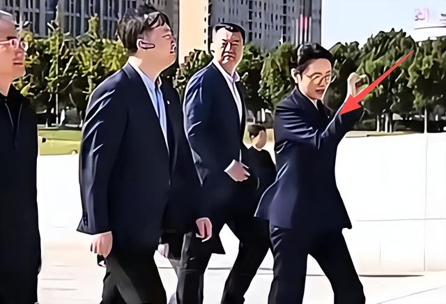 她是“央视一姐”，结婚12年选择离婚，坦然：婚姻给我的尽是痛苦