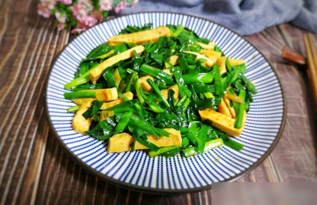 三月后，饮食应“多素少肉”，推荐吃5道家常菜，清淡鲜美又润燥