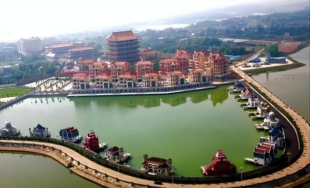 包养10位情妇，睡觉翻牌生下11个私生子，最小情人竟还是零零后！