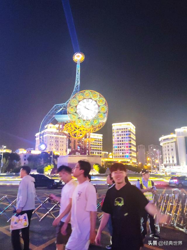 夜幕下的海河