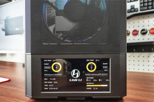 自带屏幕的主机—联力207D+9950X3D+ROG B850-F+索泰5070Ti装机