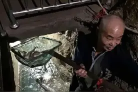 重庆老人总是梦到家里地下有无数财宝，结果挖开后：图片