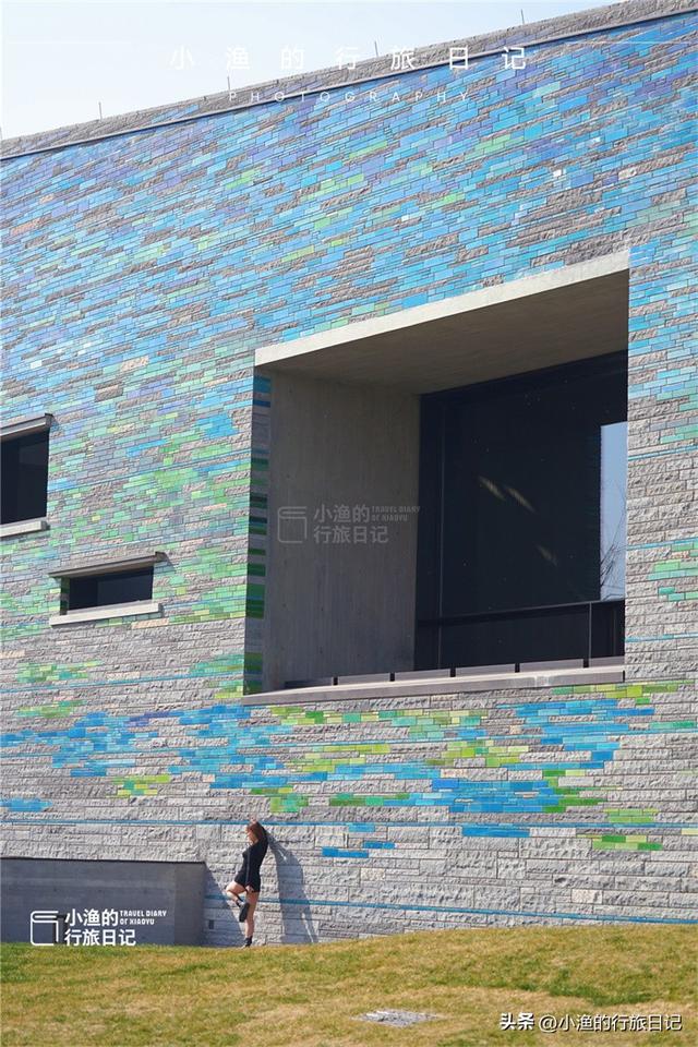 西安惊现“大地之眼”，建筑美学震撼人心！拍照巨巨巨出片