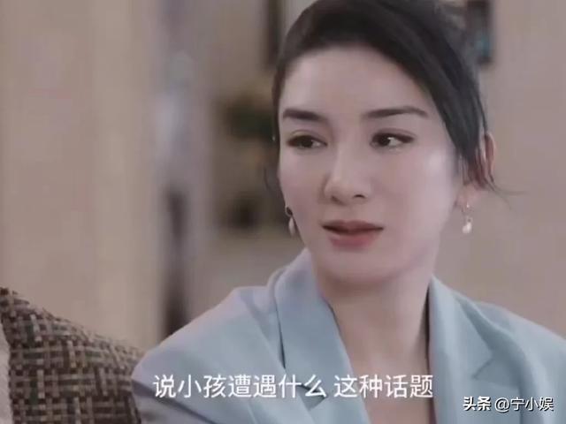 霍思燕点名炮轰，前夫骂她淫猫：女儿出言不屑，撕碎黄奕的体面