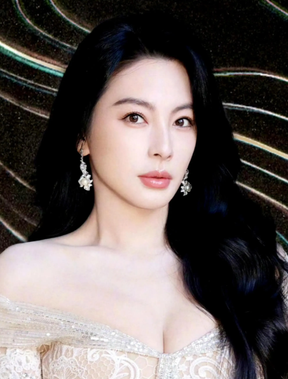 善恶终有报！陪睡仅开胃菜，张雨绮再迎两大噩耗，被“资本”抛弃