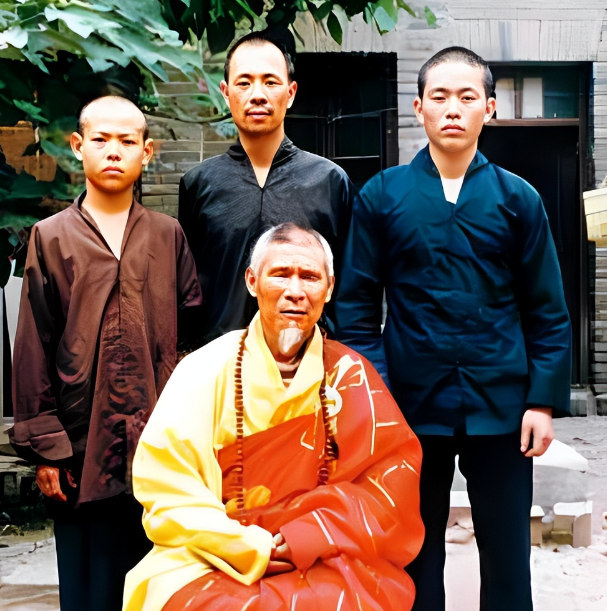 释永信倒台后，老乡才敢说实话，当年他想两三万一户买下整个村