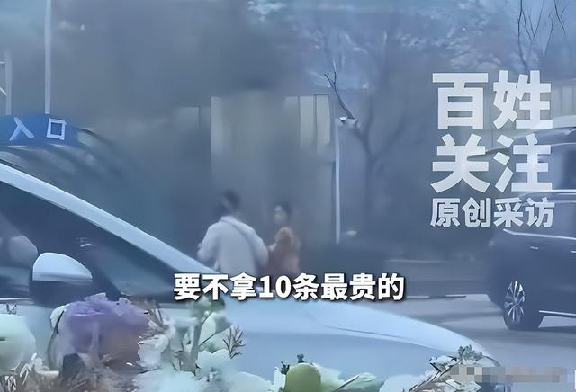 拦婚车要香烟后续，新娘被气哭，6人被警方处罚，网友拍手叫好，