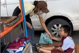 连上“脐带”的单亲妈妈：一头是孩子，一头是生活图片