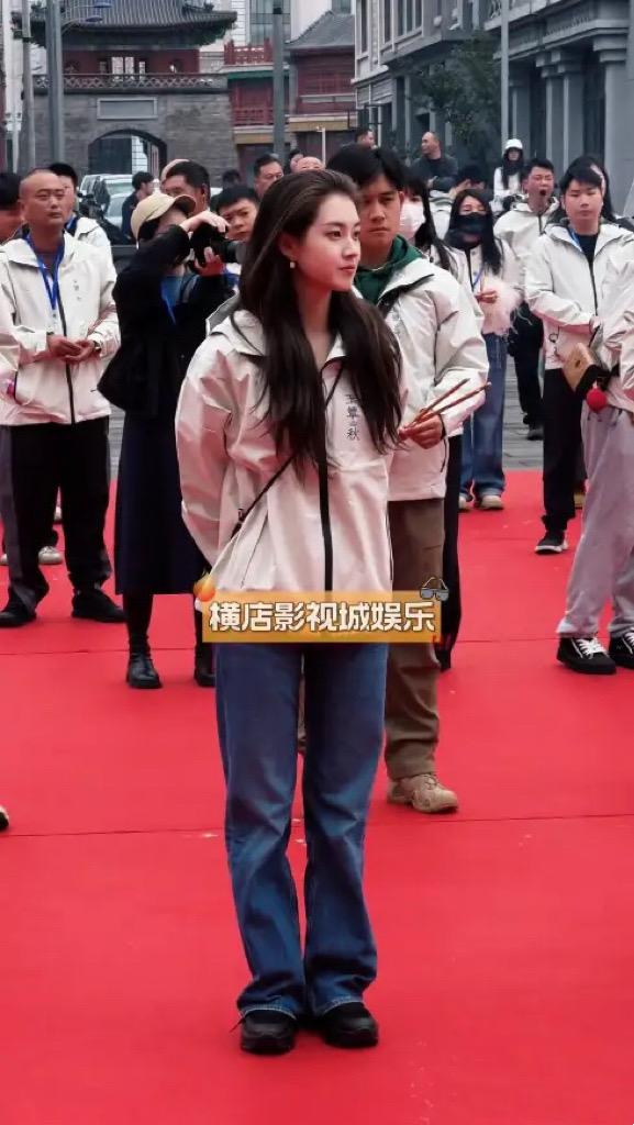 “短剧女王	”郭宇欣真实颜值曝光，方脸龅牙大粗腿	，26岁模样成熟