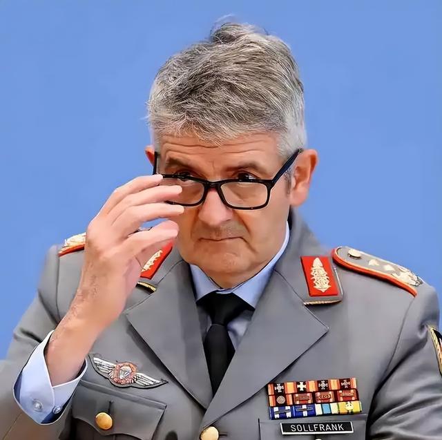 80万敌军进逼	，俄德战争在所难免？特朗普通知全球，援乌已经切断