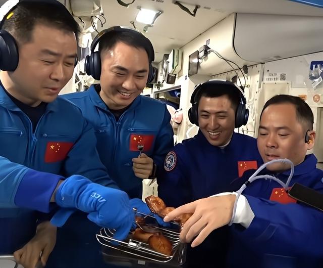 九阳研制的热风烘烤机上天了！人类第一次在太空做饭