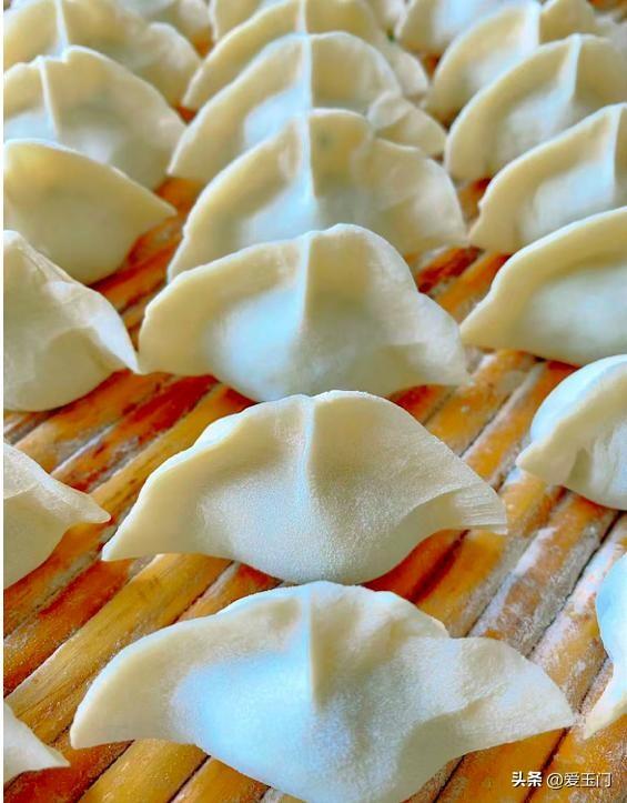 冬天，这菜使劲吃！一解毒，二对眼睛好，三护肝，冬天包饺子真香