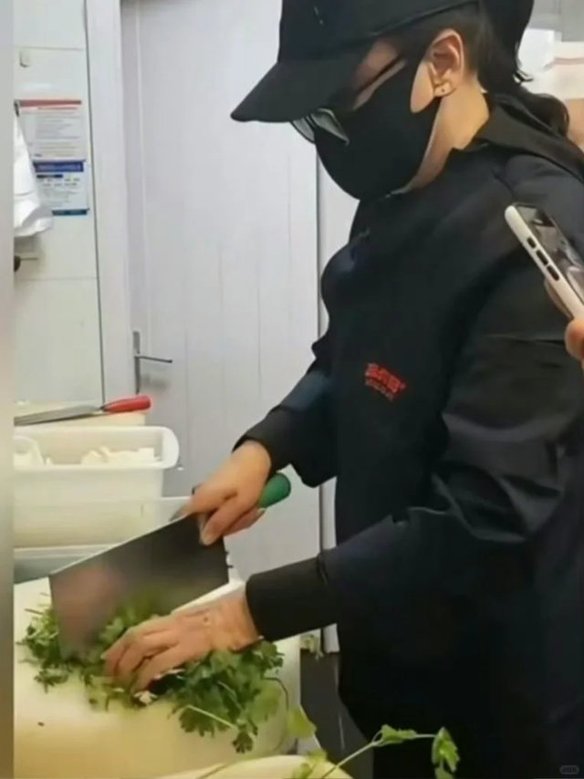 西贝事件的最大赢家，不是罗永浩、张兰的麻六记，是被忽视的他