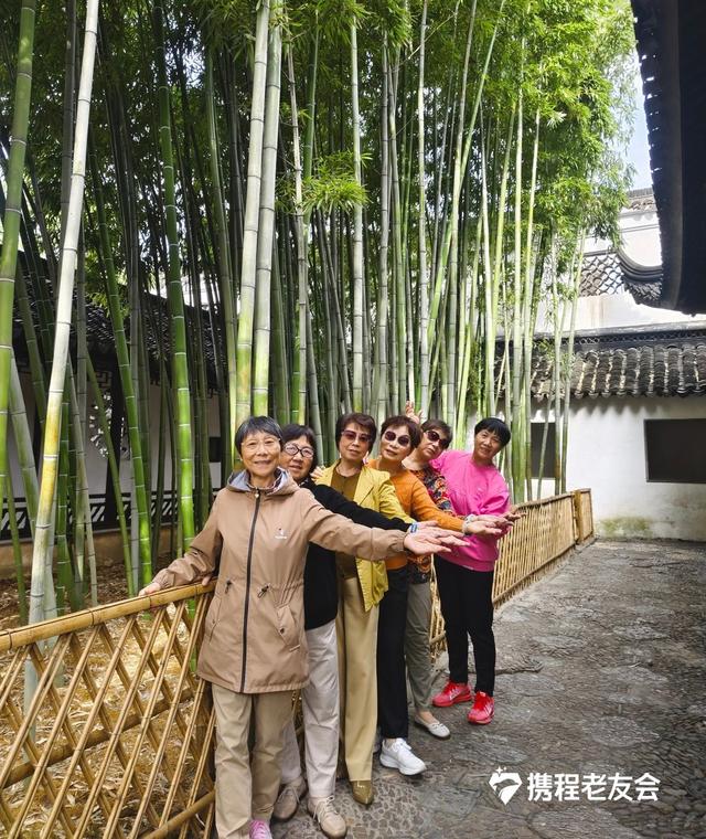 重阳节银发旅游再升温 老友旅游不再“赶路”