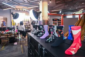 中国新的袜子冠军出现！袜子满意度TOP10：绵竹屋第7，浪莎第3图片