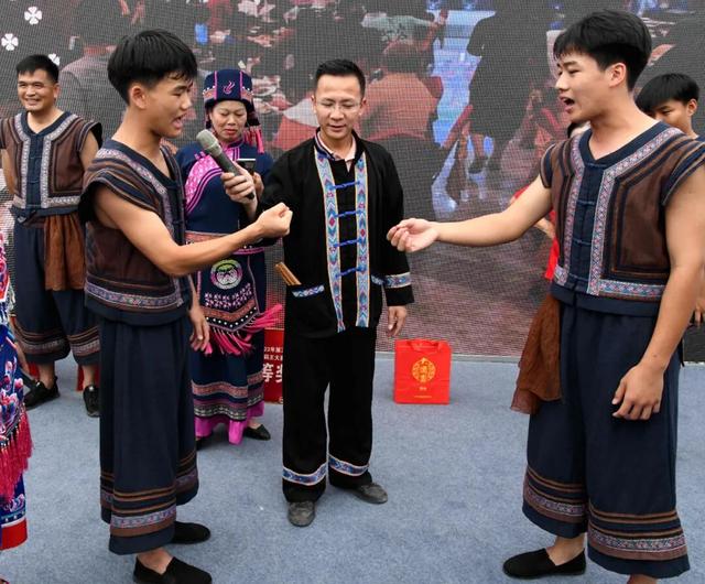仫佬族最盛大的节日！广西罗城邀你这个周末来过依饭节咯~