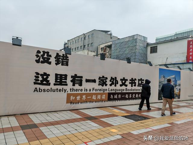 从中国美术馆出来，钻胡同，一路逛到王府井大街