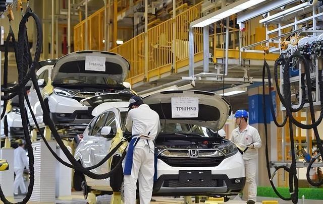 又一巨头倒下！连续11月下滑，1500亿利润蒸发，停产5天只是开始