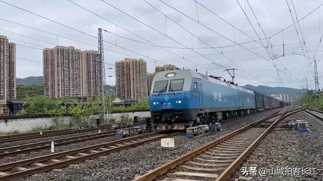 重庆尴尬的区县，设三座火车站却无车可坐，拥有多处“王炸”景点
