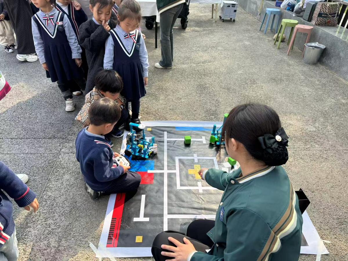 樱花与科技共舞——鹤壁淇滨区打造2026樱花季“智趣”盛宴(图2) 樱花与科技共舞——鹤壁淇滨区打造2026樱花季“智趣”盛宴(图2)