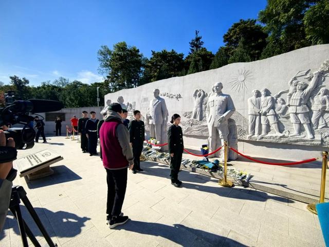 北京西山国家森林公园：“双红”交织绘就秋日文旅新图景