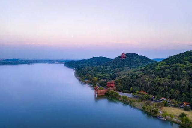 奋进江城共筑新篇：文化铸魂中的武汉气象