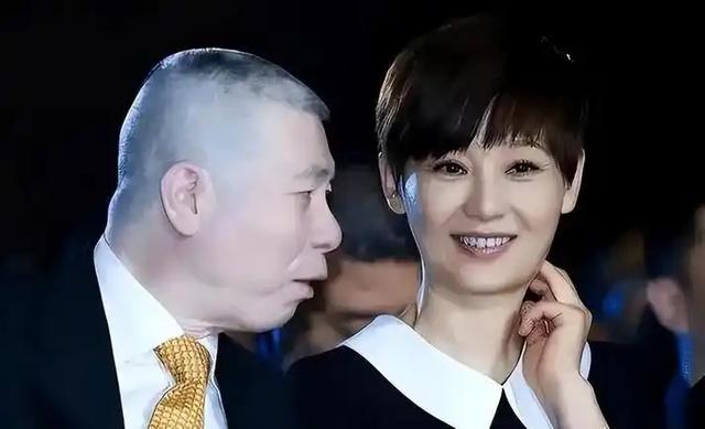 冯小刚被曝离婚？妻子徐帆不再隐忍，自曝婚姻真相，拿捏冯小刚