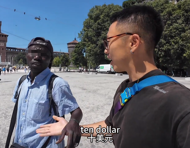 专坑中国人？中国游客在埃及排队给小费，大巴工作人员伸手就要钱
