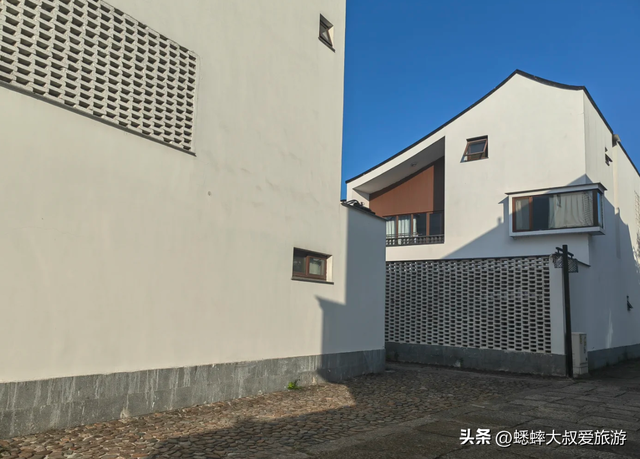 杭州“富春江畔第一村”真棒，吃喝玩乐不愁，还有富春山居图实景
