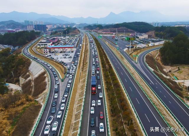 国庆假期旅游，为什么我们明明知道会堵，但还是会选择出发？