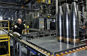 战略收缩是谎言？特朗普削减军费未果，军工复合体一招让他低头！