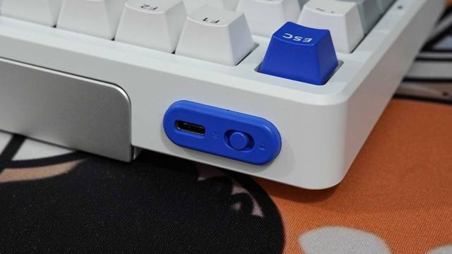 雷柏V700DIY-98拆解：7层消音+凯华定制快银轴，机械键盘卷疯了！