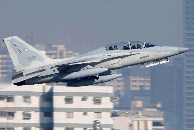九三阅兵前，韩国一夜变天？李在明：放弃经济靠中国，安全靠美国