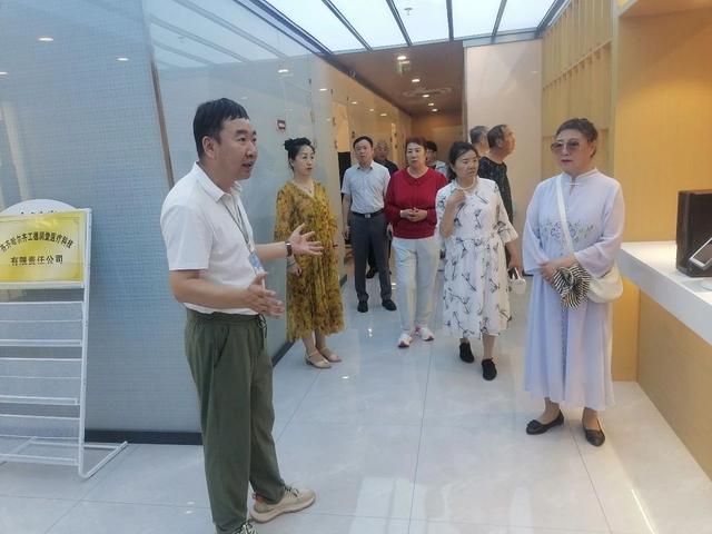 走进校园收获多·旅游文化展风采