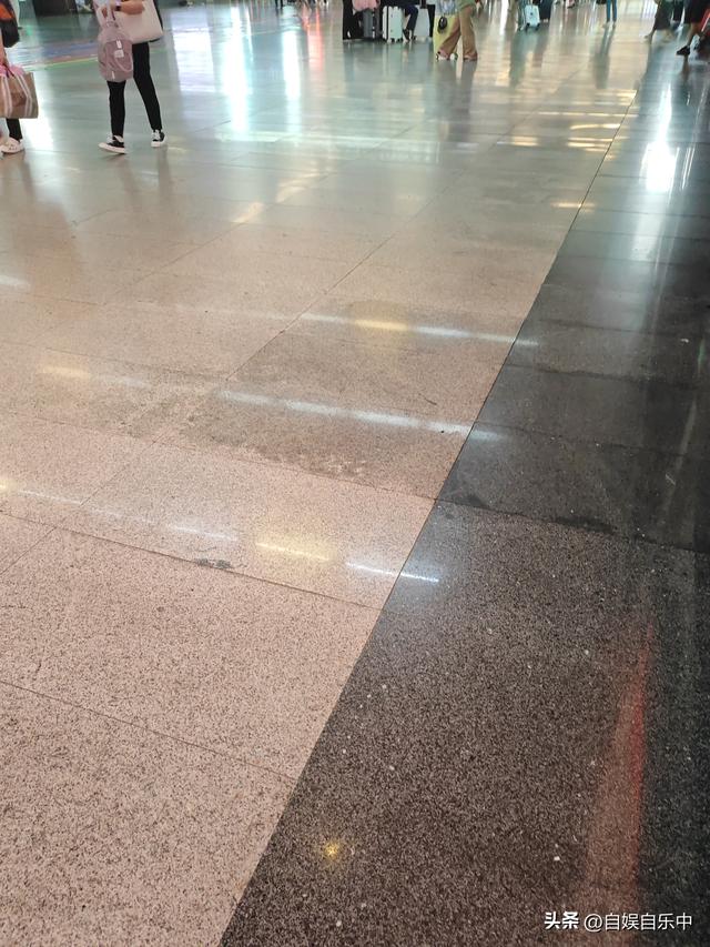 发现没？人到中年，一到放假就心里发慌，哪都不想去