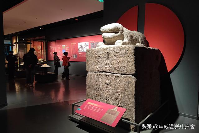 青海省博物馆：参观青海历史文物展