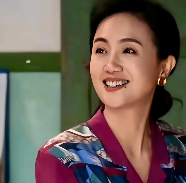 离世仅过去8个月	，52岁辛柏青高调传出喜讯，朱媛媛终于能安心了