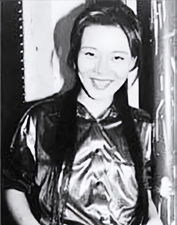 春晚爆红后，她洗完澡从23楼一跃而下，临终时最后喊了声“妈妈”